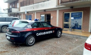 Rapina alla sala scommesse di Foligno, banditi fuggono via