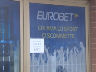 Rapina alla sala scommesse di Foligno, banditi fuggono via
