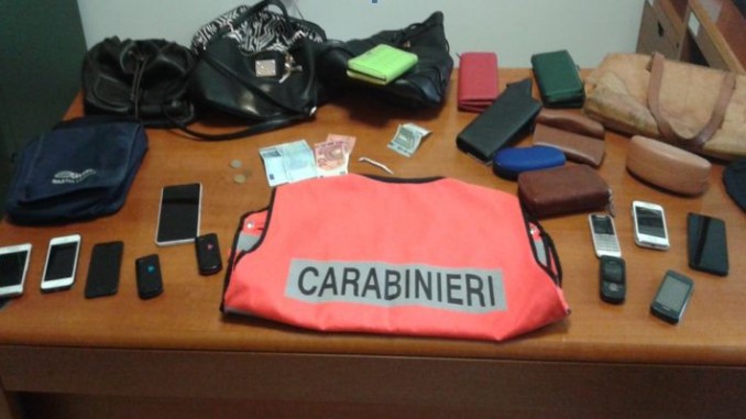 Arrestati marito e moglie avevano spaccato vetro auto e rubato borsa