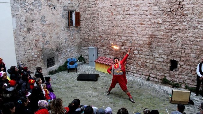 Carnevale ragazzi, giocoleria al “Circo al Castello”