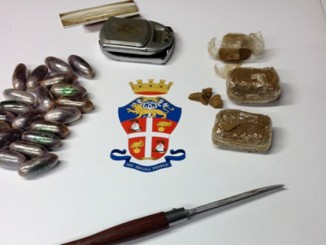 Nasconde ovuli di hashish in auto, arrestato dai Carabinieri