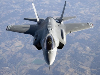 F135, componenti, Marini e Mismetti presenziano a firma tra aziende