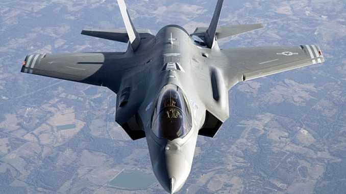 F135, componenti, Marini e Mismetti presenziano a firma tra aziende