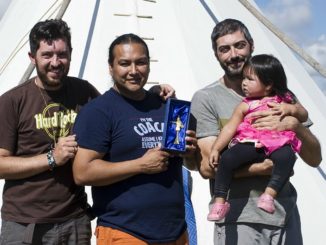 Quintana Foligno, Alessio Vissani regala statua Dio Marte al capo tribù dei Lakota Sioux