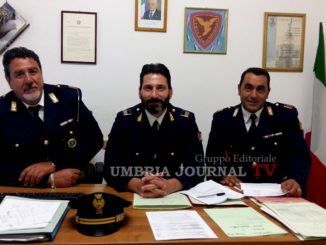 Solerte cittadina fa scoprire due reati, Polfer di Foligno denuncia straniero