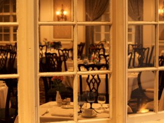 Cameriere vendeva coca ai clienti nel ristorante dove lavorava, preso folignate