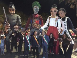 Marionette giganti, il Carnevale dei ragazzi a Roseto degli Abruzzi