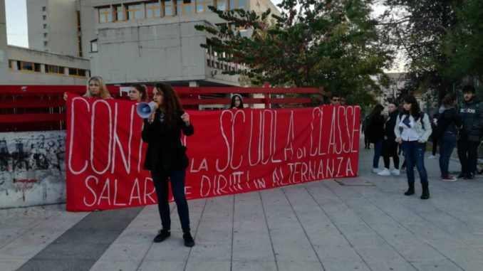 Scuola, a Foligno proteste studentesche e FGC in piazza