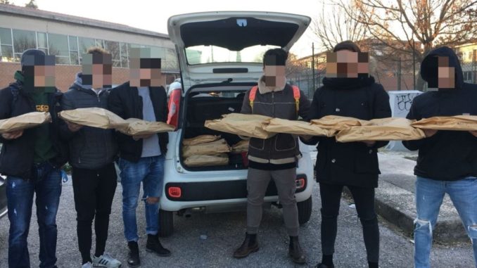 Blocco studentesco, basta cibo scadente all'Istituto Feliciano Scarpellini