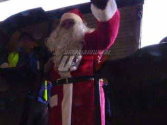 Babbo Natale in treno a Foligno, aspetta i regali per donarli agli altri