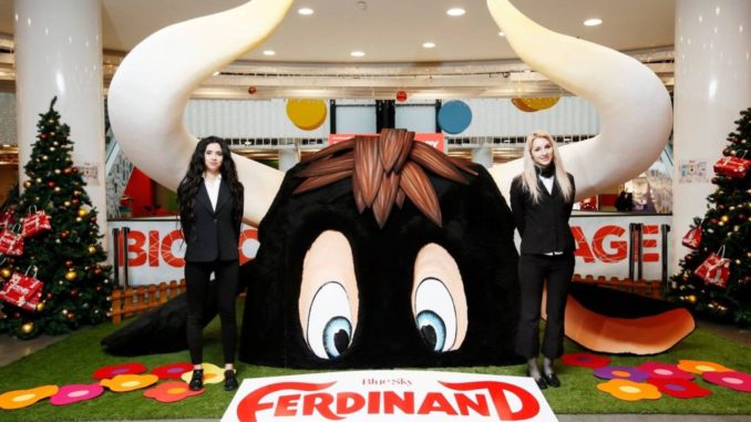 A Milano e a Roma la scultura del toro Ferdinand realizzata dall’artista folignate Stefano Emili