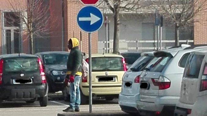 Parcheggiatori abusivi ospedale Foligno blitz Polizia locale, un fermato