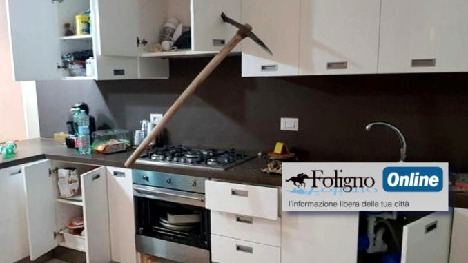 Ladri devastano casa a colpi di piccone, succede a Tenne