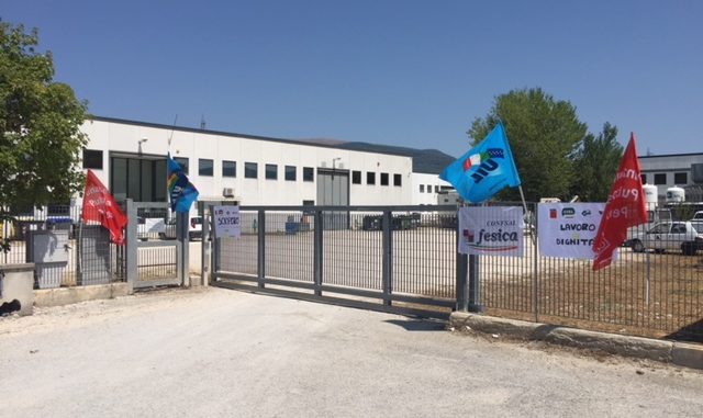 FILS, appalti in stallo e rischio licenziamenti