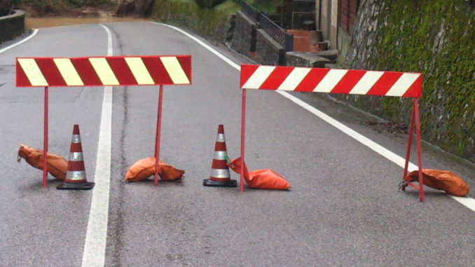 Piove di continuo e a Foligno frana un pezzo di montagna