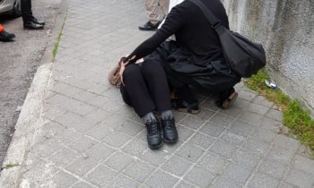 Il tombino traditore di Foligno colpisce ancora, frattura omero per signora romana