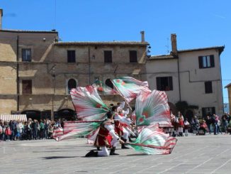 Montefalco ospita la Parata storica tradizionale degli Sbandieratori