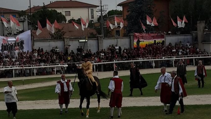 Quintana, Luca Innocenzi del Rione Cassero vince la giostra della rivincita