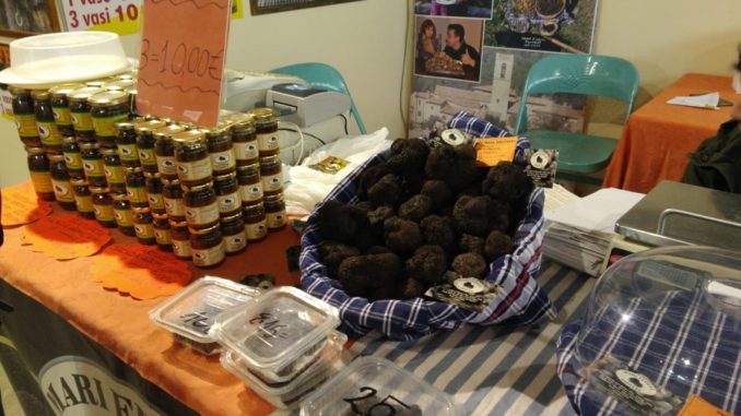Valtopina inaugurata mostra mercato con il tartufo protagonista
