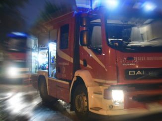 Incendio al campo rom di Sant'Eraclio, due roulotte in fiamme, tutti salvi