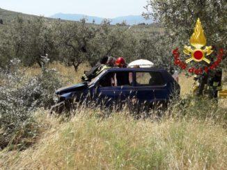 Incidente nei pressi Trevi, auto fuori strada, due persone in codice rosso