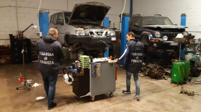 Non dichiara 1 milione di euro di incassi, sequestrata officina abusiva