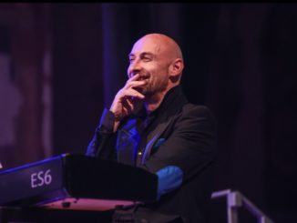 Con la sua musica Luca Giuliani coinvolge le piazze