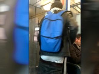 Straniero in mutande sul treno, insegnante, voglio viaggiare tranquilla