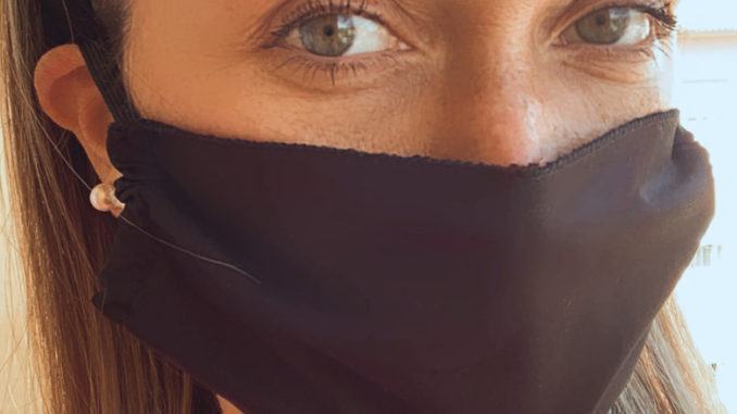 Due attività di Trevi insieme producono mascherine, il ricavato in donazione