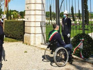 25 aprile, sindaco Stefano Zuccarini rende omaggio ai caduti