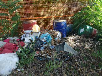 Rifiuti abbandonati e discarica abusiva, gli interventi e le precisazioni del Comune