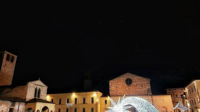 Il Covid non spegnerà il Natale, da sabato le luci natalizie a Foligno