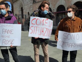 Protesta lavoratori spettacolo a Foligno contro bando del Comune