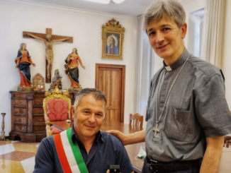 Monsignor Gualtiero Sigismondi incontra il Sindaco Zuccarini