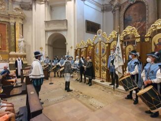 Quintana, l'investitura per i dieci cavalieri, ostensione delle bandiere e la cena