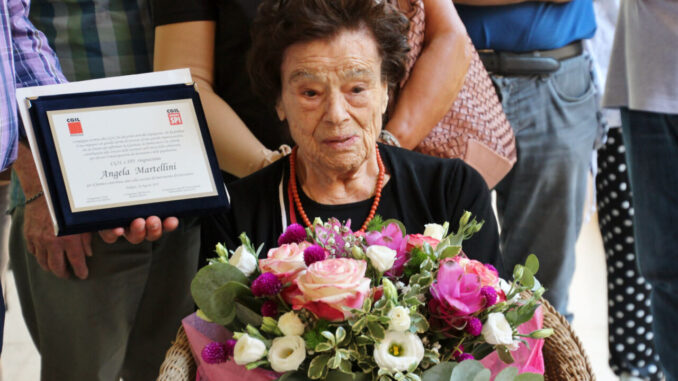 Foligno, premiata l’iscritta più longeva alla Cgil, ha 102 anni. Si chiama Angela Martellini ed è tesserata da oltre 60