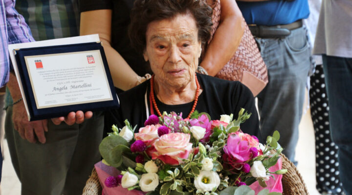 Foligno, premiata l’iscritta più longeva alla Cgil, ha 102 anni. Si chiama Angela Martellini ed è tesserata da oltre 60