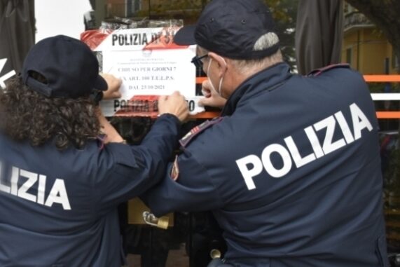 Musica ad alto volume e non vuole abbassarla, chiuso bar a Foligno