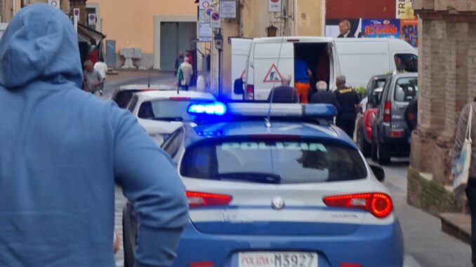 34enne arrestato, resistenza, violenza e lesioni a pubblico ufficiale