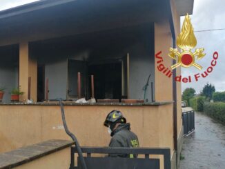 Incendio a Maceratola di Foligno, donna salvata dai vigili del fuoco e 118