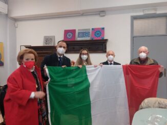 Foligno, bandiera italiana e europea al liceo scientifico e istituto tecnologico