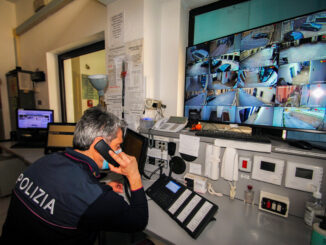 In panne sulla carreggiata, automobilista soccorso dalla Polizia di Foligno, intervenuti in zona San Giovanni Profiamma,
