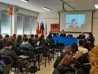 L'incontro tra Polizia di Stato e gli studenti di Foligno sul cyberbullismo
