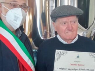 Trevi festeggia i 100 anni di Ottorino Baiocco. E' il Sindaco Sperandio a donare la pergamena con gli auguri