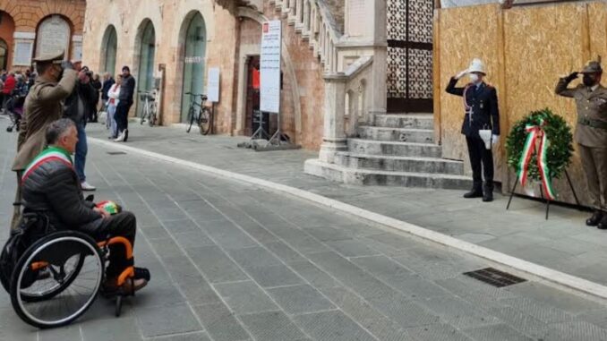  Stefano Zuccarini ha deposto una corona d’alloro, a Rivotorto d’Assisi