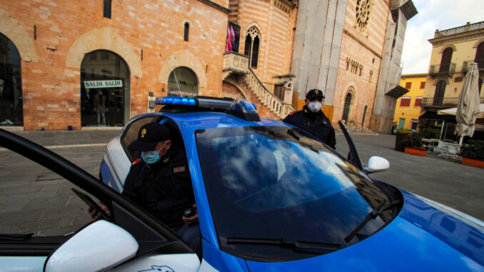 Scippa due donne, Polizia arresta un 40enne a Foligno