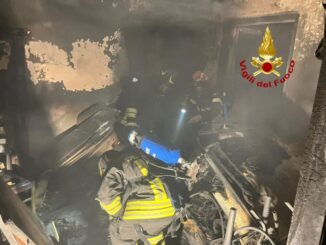 Incendio via Piave Foligno, fiamme al 4° piano palazzina disabitata