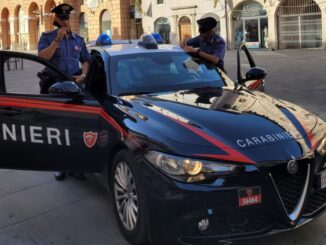 Ufficiale degli Alpini Ferito in un Tentativo Fermare un Ladro di Auto