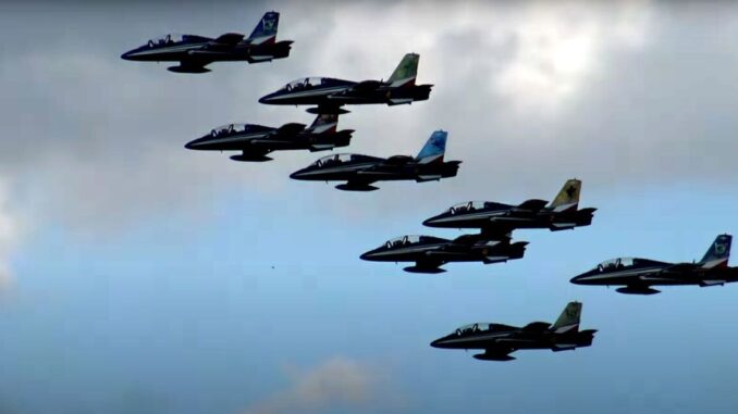 Frecce Tricolori, a Foligno uno spettacolo suggestivo, tutti con la testa all'insù