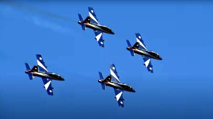 Frecce Tricolori, a Foligno uno spettacolo suggestivo, tutti con la testa all'insù